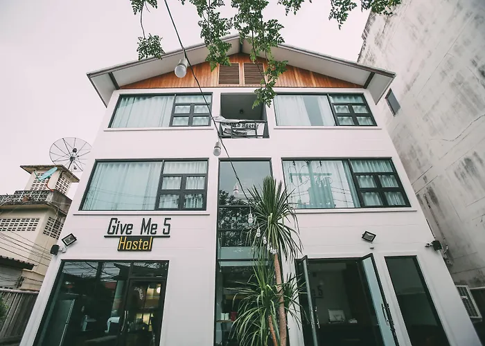Give Me 5 Hostel Chiang Mai